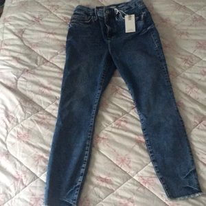NWT Good American Good Waist Crop Jean 6